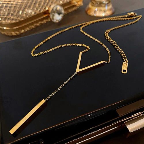V Necklace - Stylish Minimalist Design for Everyday Elegance