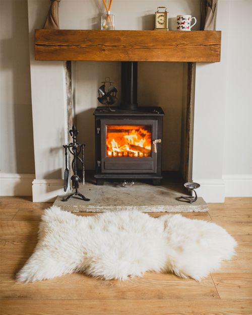 Natural Sheepskin Rug Single Pelt - Natural Ivory & Cream Colouring - Super