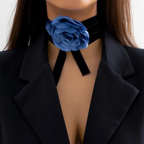 Ingemark Flower Pendant Necklace - Chic Multi-layer Necklace for All Occasions