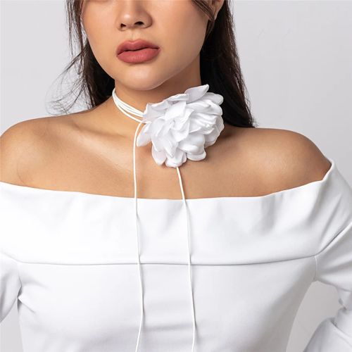 Ingemark Floral Pendant Necklace - Elegant Fashion Accessory