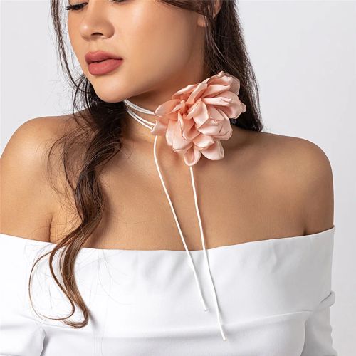 Ingemark Floral Pendant Necklace - Elegant Fashion Accessory
