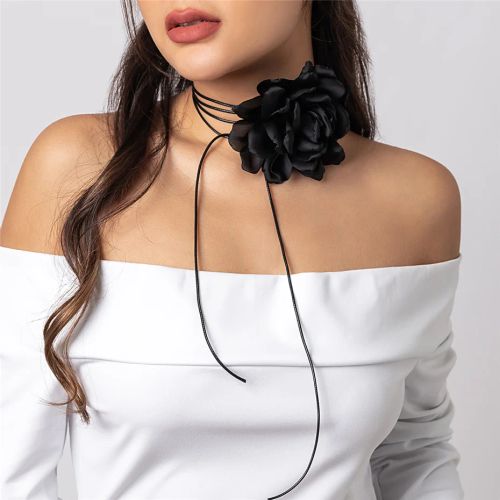 Ingemark Floral Pendant Necklace - Elegant Fashion Accessory