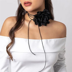 Ingemark Floral Pendant Necklace - Elegant Fashion Accessory