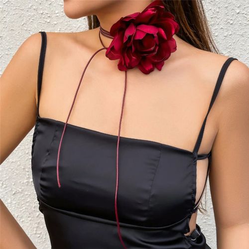 Ingemark Floral Pendant Necklace - Elegant Fashion Accessory