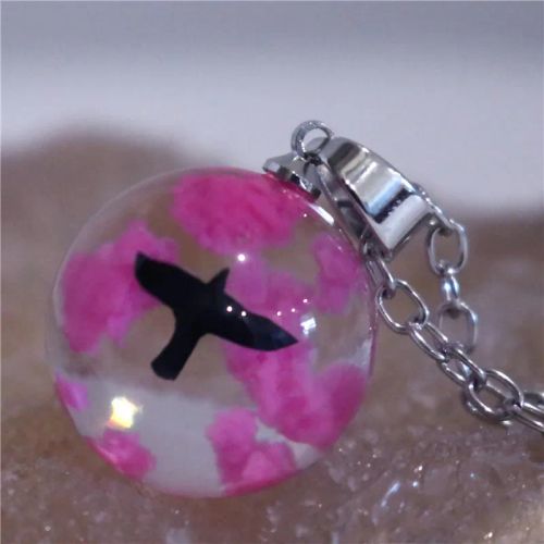 Classic Round Pendant Necklace - Fashionable Metal Chain Accessory