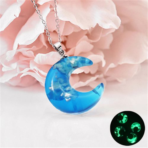 Classic Round Pendant Necklace - Fashionable Metal Chain Accessory