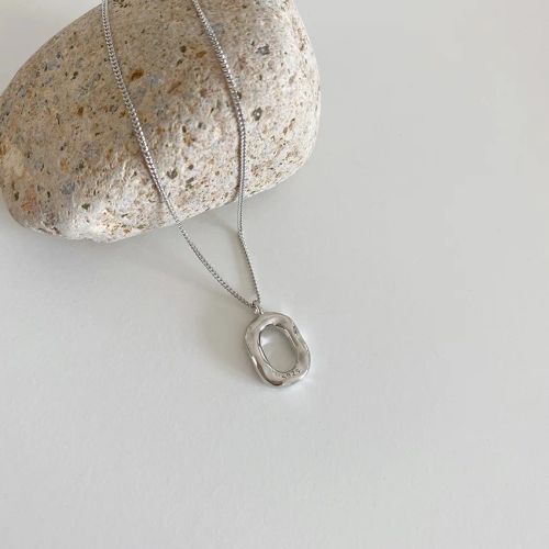 REETI Classic Geometric Silver Pendant Necklace - Elegant Accessory - Silver