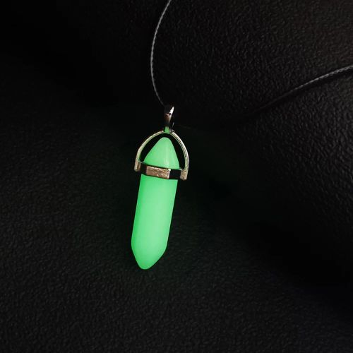 YiYuYiHua Fluorescent Crystal Quartz Pendant Necklace - Elegant Accessory - N413-green