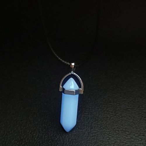 YiYuYiHua Fluorescent Crystal Quartz Pendant Necklace - Elegant Accessory - N413-bluegreen