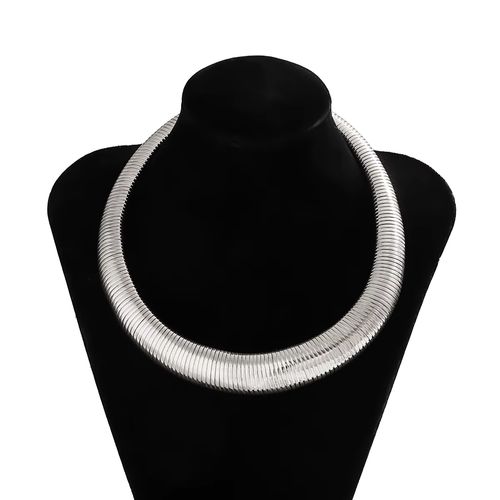 IngeSight.Z Exaggerated Striped Metal Choker Necklace for Parties - silver color