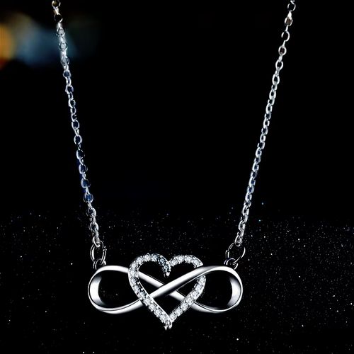 Trendy Geometric Pendant Necklace - Stylish Fashion Accessory - Silver