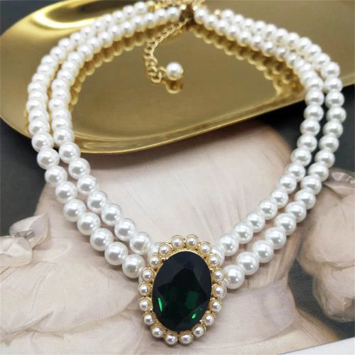 Trendy Pearl Necklace - Vintage Style - Perfect Occasion Accessory