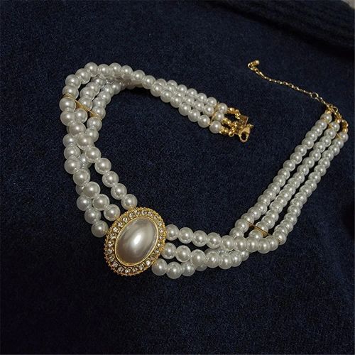 Trendy Pearl Necklace - Vintage Style - Perfect Occasion Accessory