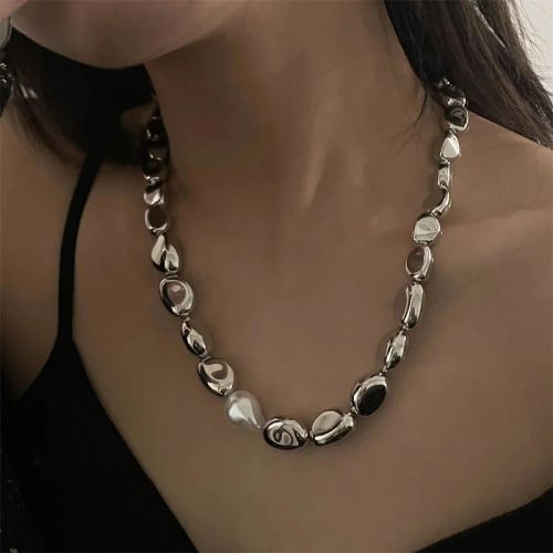 XIALUOKE Pearl Choker Necklace - Elegant Fashion Statement Accessory - E