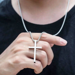 Stylish Stainless Steel Cross Pendant Necklace – Fashionable Accessory
