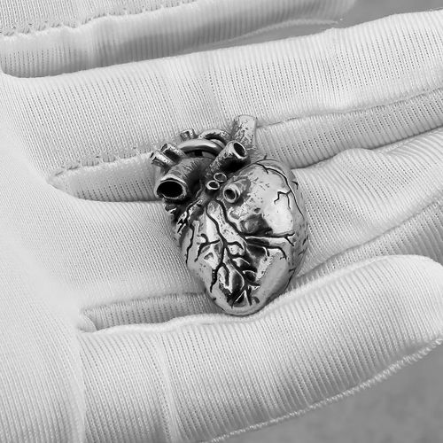 Vintage Heart Pendant Necklace - Stainless Steel Stylish Accessory