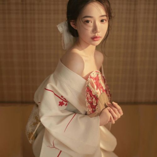 JEMMA LEONG Traditional Kimono - Elegant Cotton & Polyester Attire