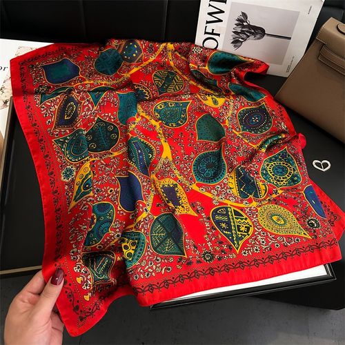 HVATILAW Stylish Printed Scarf - Soft Lightweight Fashion Accessory - FJ885-2 / 70X70cm