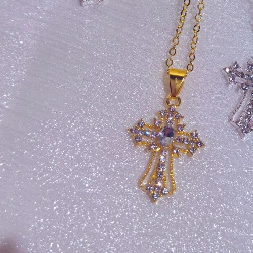 Faitolagi Stylish Cross Pendant Necklace - Trendy Fashion Accessory