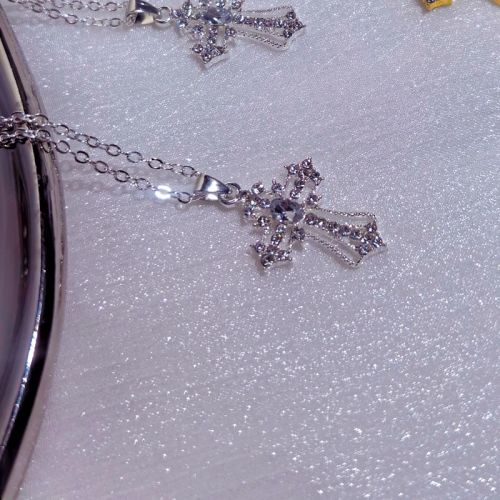 Faitolagi Stylish Cross Pendant Necklace - Trendy Fashion Accessory